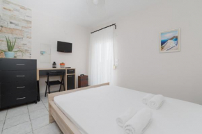 Ground Floor BeachFront Apartment, Fourka